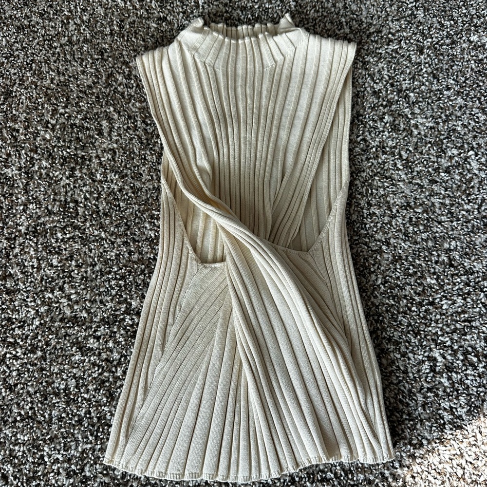 Elegant Cream Sleeveless Knit Top Size S